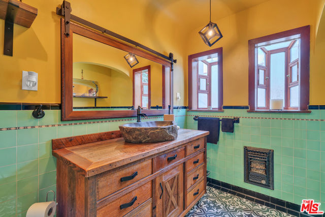 4183 6th Avenue, Los Angeles CA: https://media.crmls.org/mediaz/ec6d9a25-4b05-4e0d-a3ae-1e18a21a0754.jpg