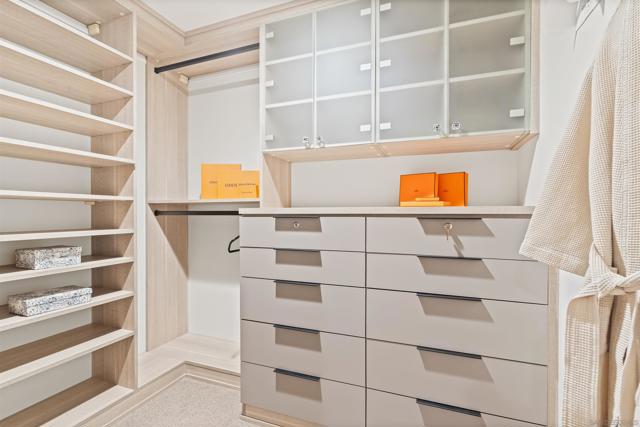 5259 Pacifica Dr, San Diego CA: https://media.crmls.org/mediaz/ec6e14bf-452d-492a-8e87-a93823cf0a68.jpg