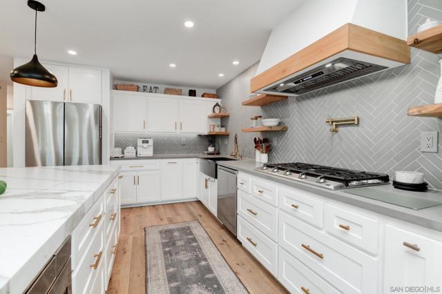 13555 Sagewood Dr, Poway CA: https://media.crmls.org/mediaz/ec6e15d9-4f4c-4d21-9b4f-5bc4bb651ea8.jpg
