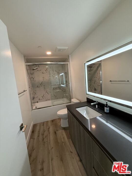 4806 Sylmar Avenue, Sherman Oaks CA: https://media.crmls.org/mediaz/ec6e3766-526f-4f81-80e1-94dfc2fb1587.jpg