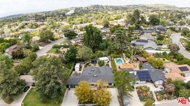 1865 El Monte Drive, Thousand Oaks CA: https://media.crmls.org/mediaz/ec701d08-d27d-406c-bc8d-230c32ee3feb.jpg