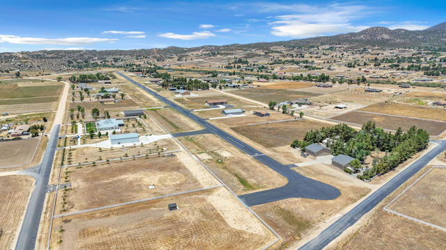 41265 Lakeshore Boulevard, Aguanga CA: https://media.crmls.org/mediaz/ec703699-2793-4d53-99c6-b72f7a44faaa.jpg