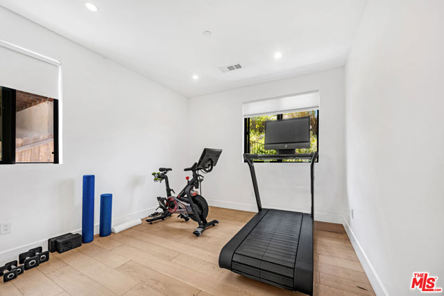 4841 Minden Place, Los Angeles CA: https://media.crmls.org/mediaz/ec706a35-cadc-46d7-bbf1-f942796d6bca.jpg
