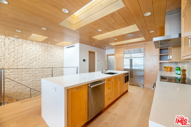 11950 BEACH CLUB Way, Malibu CA: https://media.crmls.org/mediaz/ec7075dc-4535-4a8c-b04c-a90e28b20645.jpg