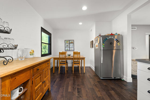 1052 New York Drive, Altadena CA: https://media.crmls.org/mediaz/ec71717b-c265-4fcd-8d80-a99fc1b860b7.jpg