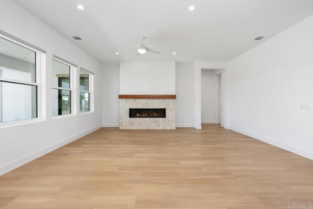 1212 Stonemark Place, Vista CA: https://media.crmls.org/mediaz/ec71f755-6e69-4ec6-80e1-45ae772ea25a.jpg