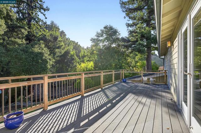 1206 Rimer Dr, Moraga CA: https://media.crmls.org/mediaz/ec727fff-240b-402c-a5a9-a20547d88b7a.jpg