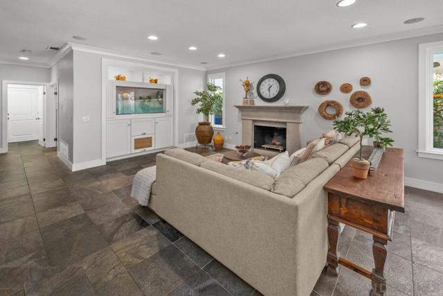 12516 Rougemont Pl, San Diego CA: https://media.crmls.org/mediaz/ec728b06-3b64-4357-b754-22740a729530.jpg