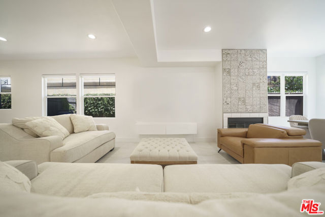 8004 Rose Street, Paramount CA: https://media.crmls.org/mediaz/ec72eb84-f7ea-465c-b414-0c8f2586b466.jpg