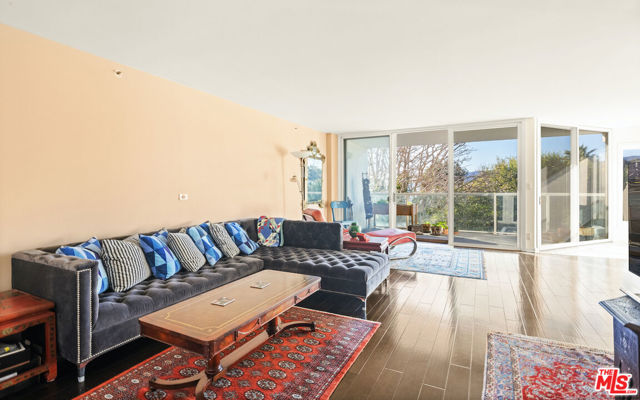 101 Ocean Avenue, Santa Monica CA: https://media.crmls.org/mediaz/ec72fb48-6d97-4ec6-9a5f-81c1c49ca2ba.jpg