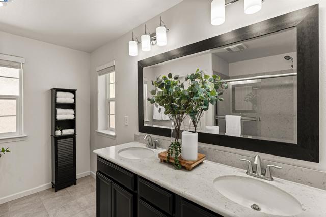 6505 Brando Loop, Fair Oaks CA: https://media.crmls.org/mediaz/ec735053-deb5-4e67-a8e4-c820b7feffb2.jpg