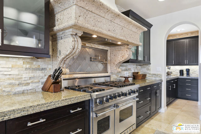 27 Cassis Circle, Rancho Mirage CA: https://media.crmls.org/mediaz/ec736ede-a057-4da5-a625-188f67b20bf5.jpg