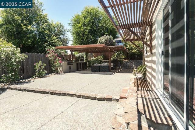1736 Silverwood Dr, Martinez CA: https://media.crmls.org/mediaz/ec73ba67-db3d-4ee5-a473-8d32358cd49e.jpg