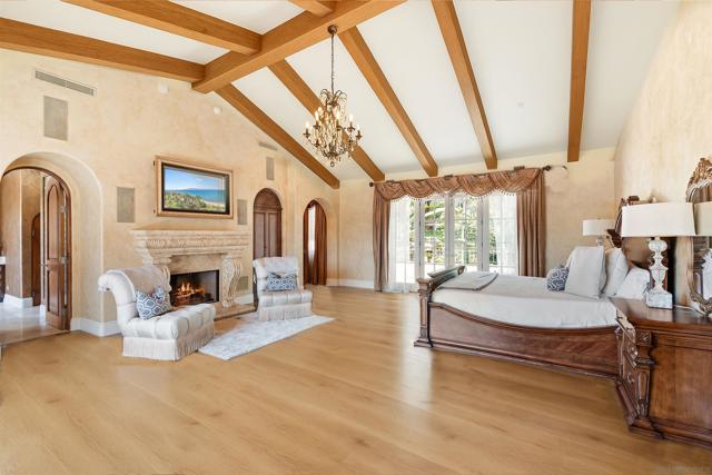 16356 Rambla De Las Flores, Rancho Santa Fe CA: https://media.crmls.org/mediaz/ec73f42c-db4e-4adc-84a1-4a48435b3d12.jpg