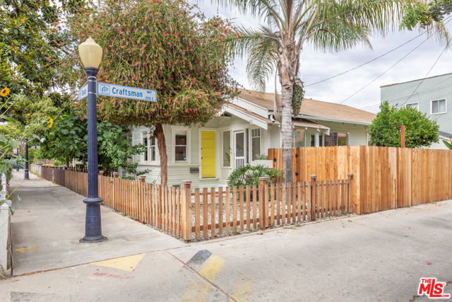 732 N Toledo Walk, Long Beach CA: https://media.crmls.org/mediaz/ec7491bf-01de-4320-a68f-7369107c84a0.jpg