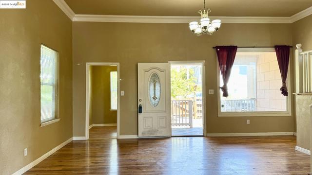 6084 Monterey AVE, Richmond CA: https://media.crmls.org/mediaz/ec750629-780c-4a97-b837-f52c8284749c.jpg
