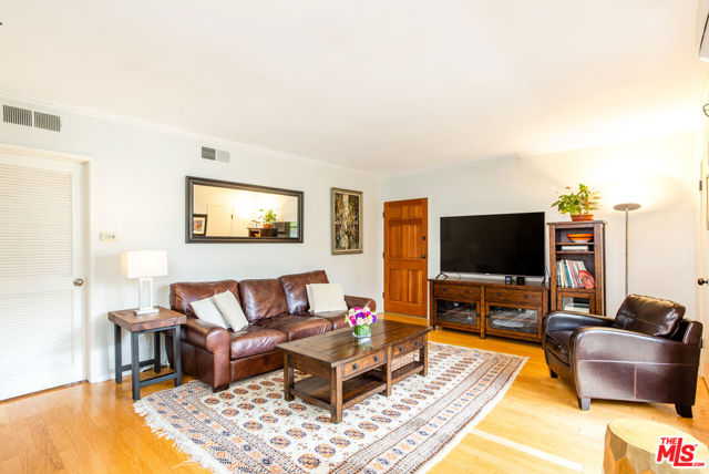 852 15TH Street, 5 photo 3