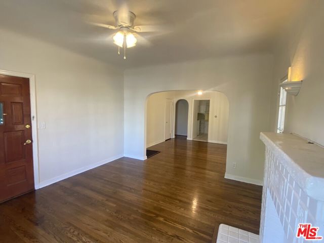 1123 S Citrus Avenue, Los Angeles CA: https://media.crmls.org/mediaz/ec756835-cc8a-40d2-aa27-a3d469f8b858.jpg