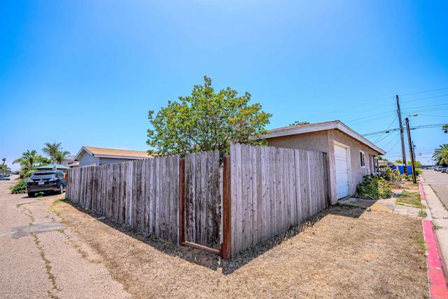 765 Elkwood Ave, Imperial Beach CA: https://media.crmls.org/mediaz/ec757c4e-204f-42ca-809b-ab72af467de6.jpg