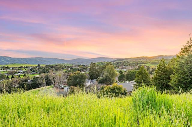 10260 Lucky Court, Gilroy CA: https://media.crmls.org/mediaz/ec75d9cd-0462-408f-a849-90bbb67817c7.jpg