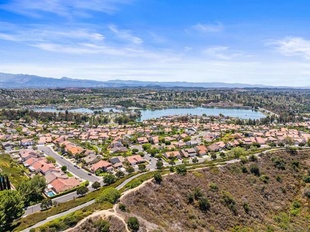 22642 Via Santiago, Mission Viejo CA: https://media.crmls.org/mediaz/ec75daf6-2835-4b77-8e1a-8f15f465fecc.jpg