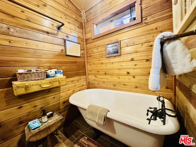539 Lakewood Lane, Big Bear CA: https://media.crmls.org/mediaz/ec76017e-86be-46c7-89ad-fde292a28f18.jpg