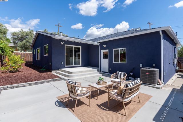 401 Emerson St, Fremont CA: https://media.crmls.org/mediaz/ec762983-558a-4b27-a565-9629bc2dcd98.jpg