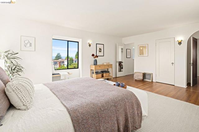 636 Euclid Ave, Berkeley CA: https://media.crmls.org/mediaz/ec76622e-b219-4292-b685-b39c4bb81300.jpg