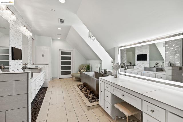 3501 Byer Road, Byron CA: https://media.crmls.org/mediaz/ec76b63e-1e2b-4af0-b6ba-cb65b5b1c611.jpg
