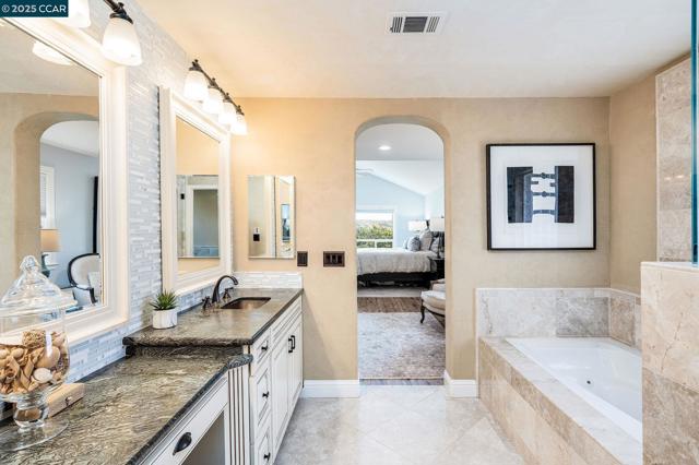 4040 Westminster Pl, Danville CA: https://media.crmls.org/mediaz/ec76d5d4-0526-4dd4-9747-7b88fb0bb517.jpg