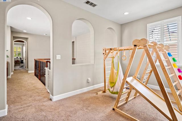 1736 Cottswald St, Danville CA: https://media.crmls.org/mediaz/ec76f9e2-9779-4657-bbde-51d7659d5b96.jpg