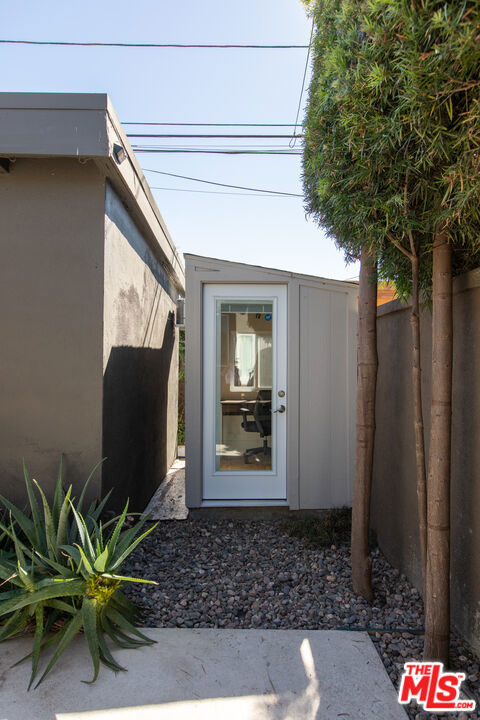 12906 Venice Boulevard, Los Angeles CA: https://media.crmls.org/mediaz/ec770d6e-2a19-4a40-b28b-77dcf0a2b5ce.jpg