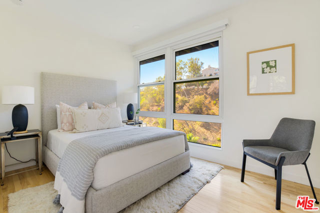 1311 Braeridge Drive, Beverly Hills CA: https://media.crmls.org/mediaz/ec77cb8d-103e-40c3-af85-a30c7be499e2.jpg