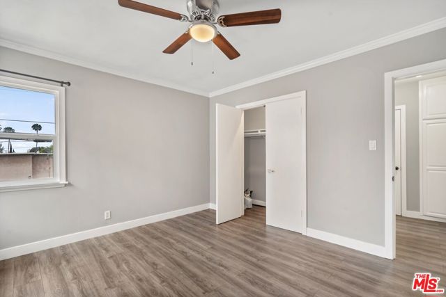 Image 2 of 12 For 6224 De Longpre Avenue 6224 1-2