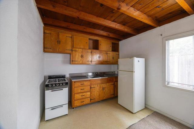 701 Poinsettia Avenue, San Mateo CA: https://media.crmls.org/mediaz/ec79a3f8-ac9d-4e5b-8730-366fd8bb9cce.jpg