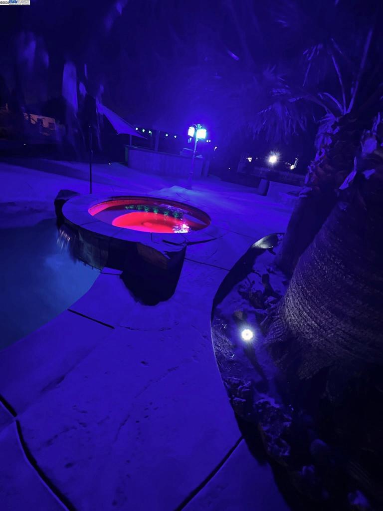 https://media.crmls.org/mediaz/ec79b779-febb-4a9e-8368-a4836f45a440.jpg?preset=X-Large
