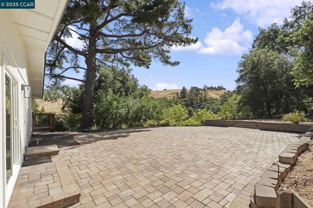 3233 Lucas Circle, Lafayette CA: https://media.crmls.org/mediaz/ec79ca75-aea9-4f27-bfb9-f77a53421b9f.jpg