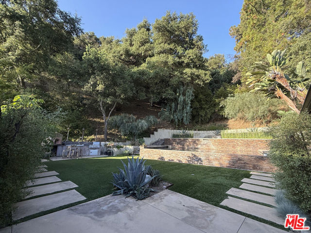 Lush Flat Private Yard