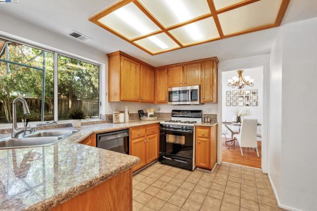840 Menay Dr, Tracy CA: https://media.crmls.org/mediaz/ec7a2511-3f29-4336-994c-6d439763f9b0.jpg