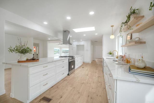 Detail Gallery Image 3 of 47 For 1438 Salem Ct, Oceanside,  CA 92057 - 2 Beds | 2 Baths