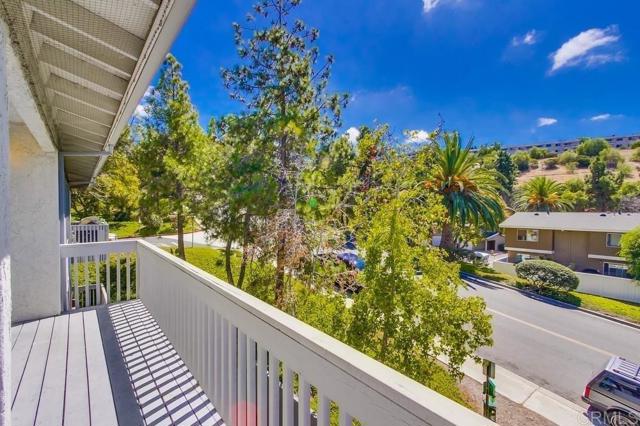 Detail Gallery Image 10 of 12 For 4249 Mesa Vista Way #4,  Oceanside,  CA 92057 - 3 Beds | 2 Baths