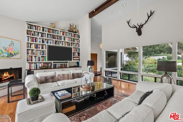 10697 Calle Quebrada, Goleta CA: https://media.crmls.org/mediaz/ec7a9fd6-45e6-489b-ace6-8eca12a62296.jpg