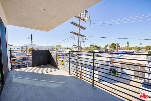 5709 Auckland Avenue, North Hollywood CA: https://media.crmls.org/mediaz/ec7ac7cf-347c-4024-aa2f-8ac46b286611.jpg