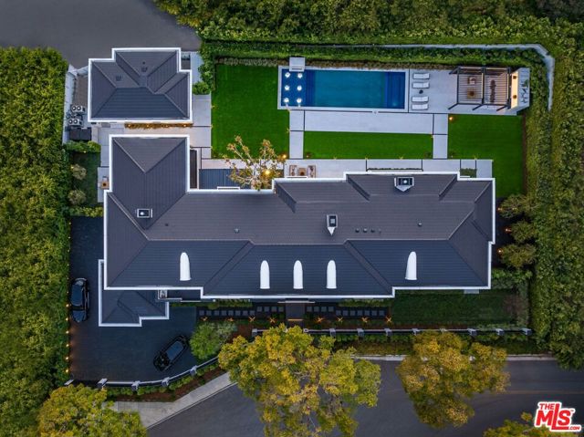 927 N Whittier Drive, Beverly Hills CA: https://media.crmls.org/mediaz/ec7b076d-2ccb-4cef-85df-bb68f49c963a.jpg