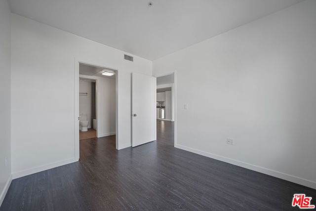 5800 Harold Way, Los Angeles CA: https://media.crmls.org/mediaz/ec7b11b6-d893-444d-8e82-957e9650f03c.jpg