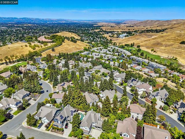 3052 Miwok Way, Clayton CA: https://media.crmls.org/mediaz/ec7b396a-2443-414c-a9fa-a74464b5c8aa.jpg
