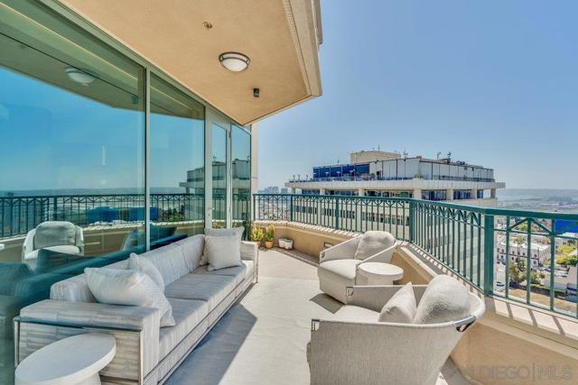 2500 6th Ave, San Diego CA: https://media.crmls.org/mediaz/ec7b91fc-4124-4f3c-a2e8-4228d48c3635.jpg