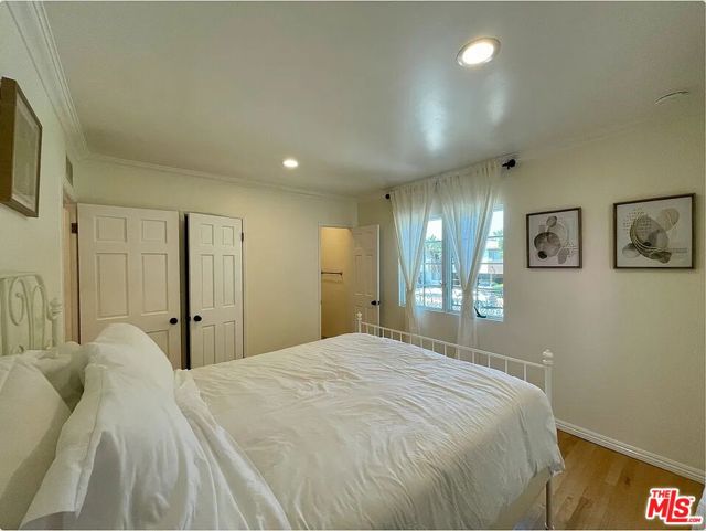 1111 11th Street, Santa Monica CA: https://media.crmls.org/mediaz/ec7bbadd-d365-45f3-83a9-05a10f43e9c7.jpg