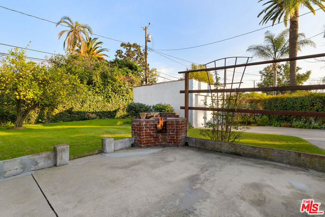 906 N Ford Street, Burbank CA: https://media.crmls.org/mediaz/ec7ca190-723d-4c69-943c-2a88ecc0306a.jpg