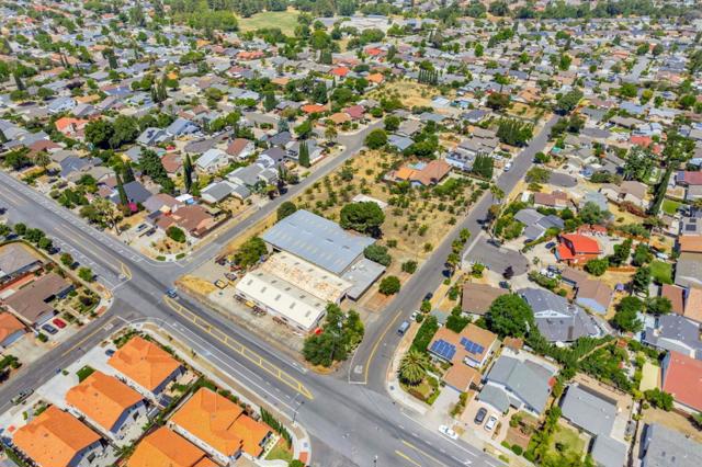 1545 Stone Creek Drive, San Jose CA: https://media.crmls.org/mediaz/ec7cc1a5-1545-430c-b353-85fe2fe4bde4.jpg